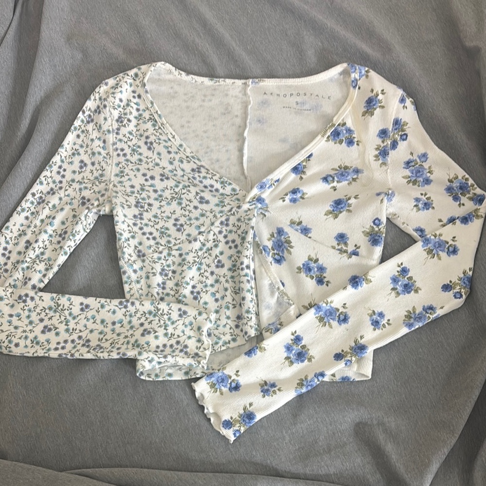 Aeropostale Women's Blue Floral Long Sleeve Top